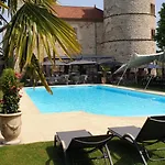 Les Dependances Du Chateau Chapeau Cornu Hotel Vignieu