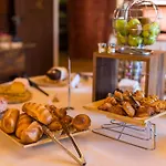 Hotel Les Dependances Du Chateau Chapeau Cornu Vignieu