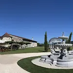 Les Dependances Du Chateau Chapeau Cornu Hotel
