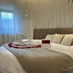 Hotel Les Dependances Du Chateau Chapeau Cornu Vignieu