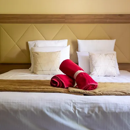Hotel Les Dependances Du Chateau Cornu 3*