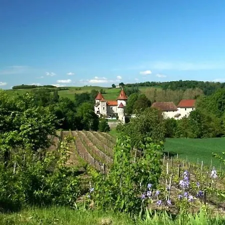 Les Dependances Du Chateau Cornu Hotel