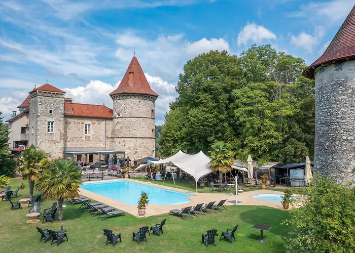 Hotel Les Dependances Du Chateau Chapeau Cornu 3*