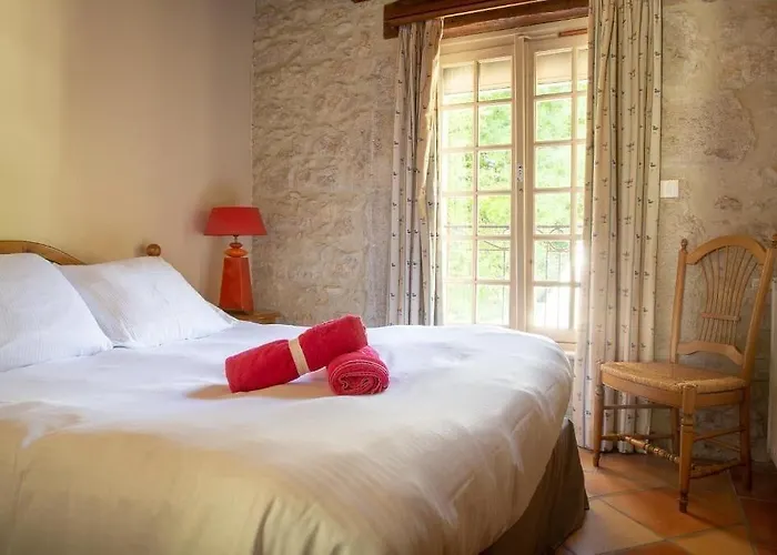 Hotel Les Dependances Du Chateau Chapeau Cornu Vignieu