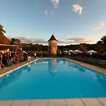 Отель Les Dependances Du Chateau Cornu Vignieu