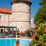 Les Dependances Du Chateau Cornu 3*