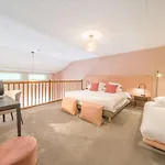 Les Dependances Du Chateau Chapeau Cornu Hotel Vignieu