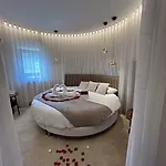 Отель Les Dependances Du Chateau Cornu 3*