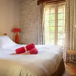 Отель Les Dependances Du Chateau Cornu Vignieu
