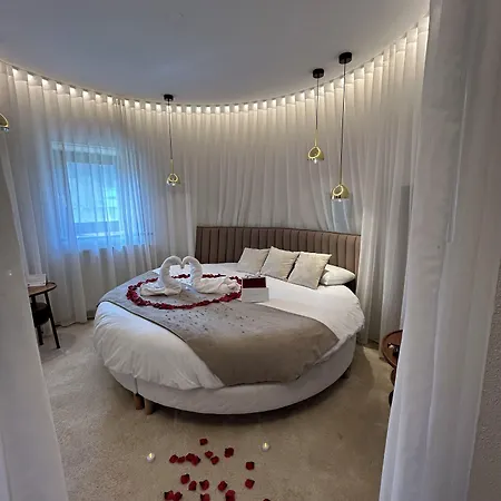 Hotel Les Dependances Du Chateau Cornu 3*