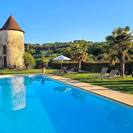 Отель Les Dependances Du Chateau Cornu