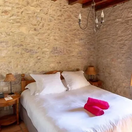 Les Dependances Du Chateau Cornu Hotel